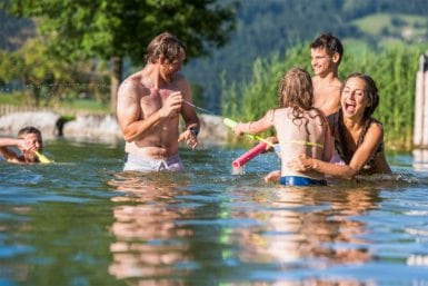 Schwimmen im Sommerurlaub in Flachau
